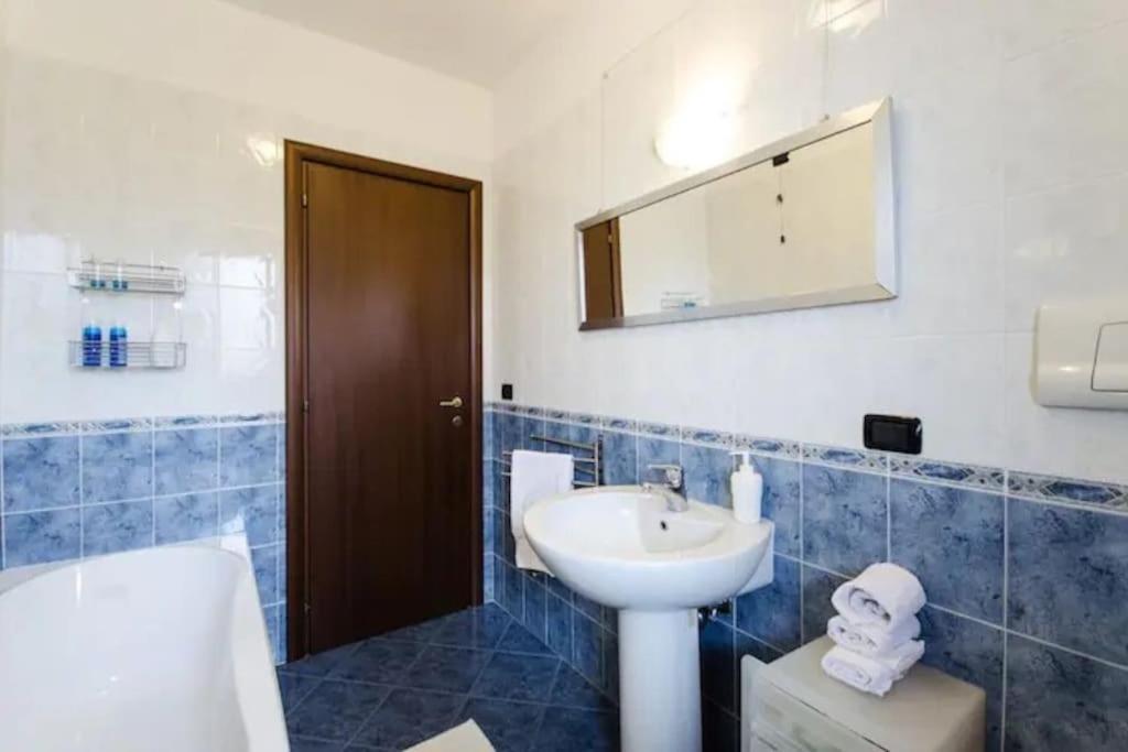Casa Alpi 44 - Two Bedroom Flat With Huge Balcony ペスカーラ エクステリア 写真